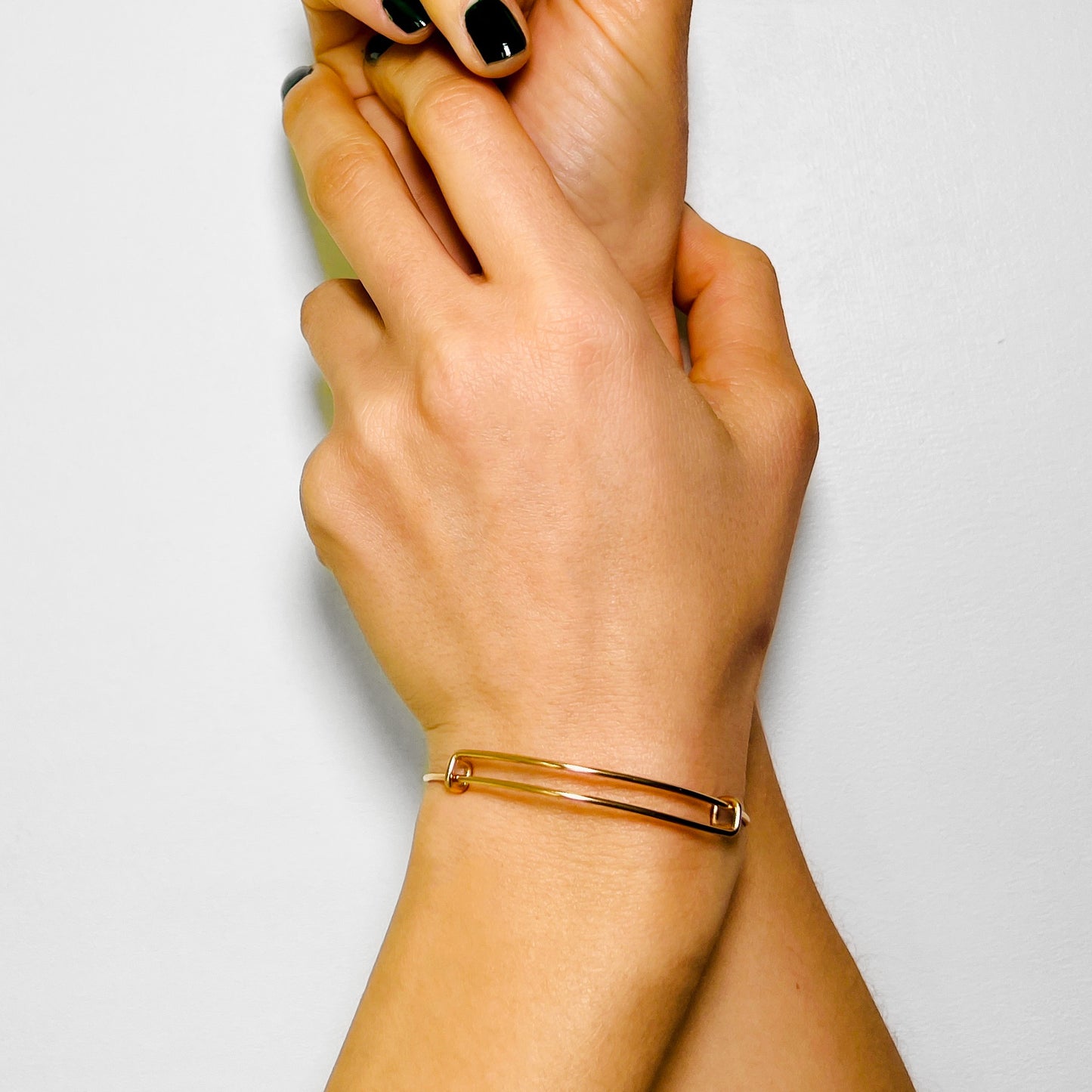 TOINY BANGLE