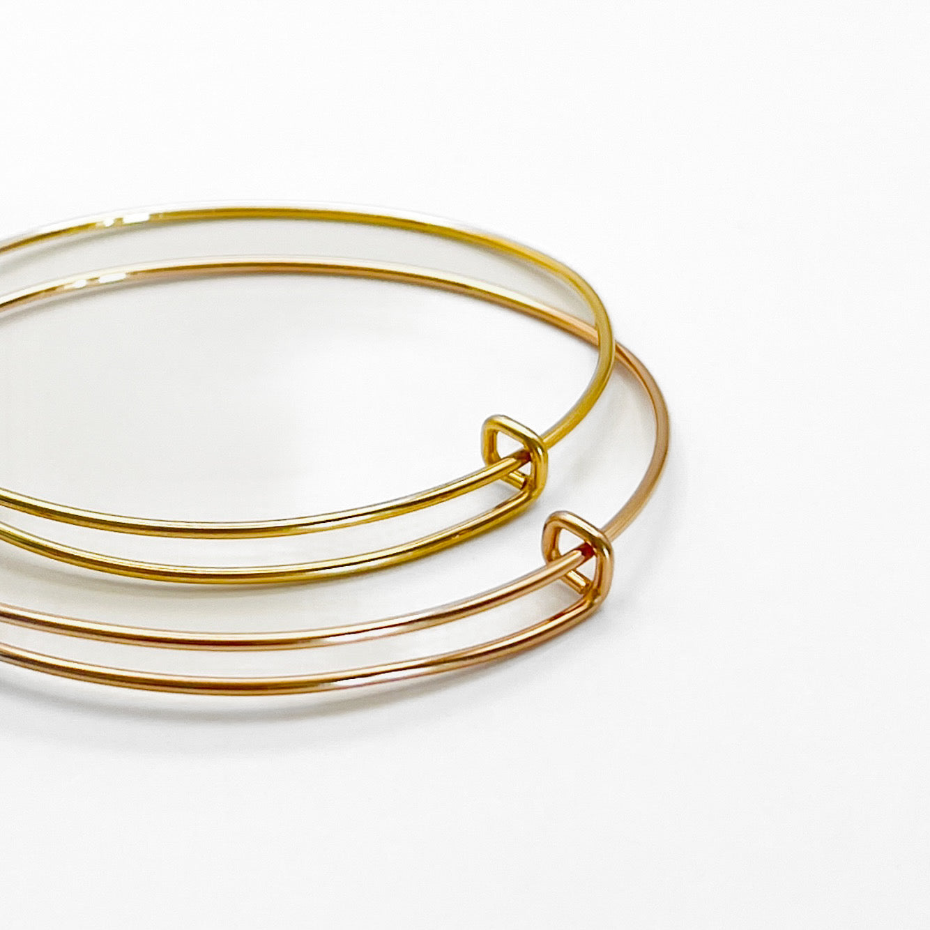 TOINY BANGLE